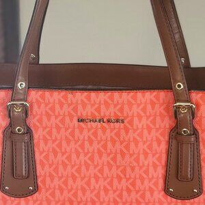 MICHAEL KORS RARELY USED LEATHER HANDBAG